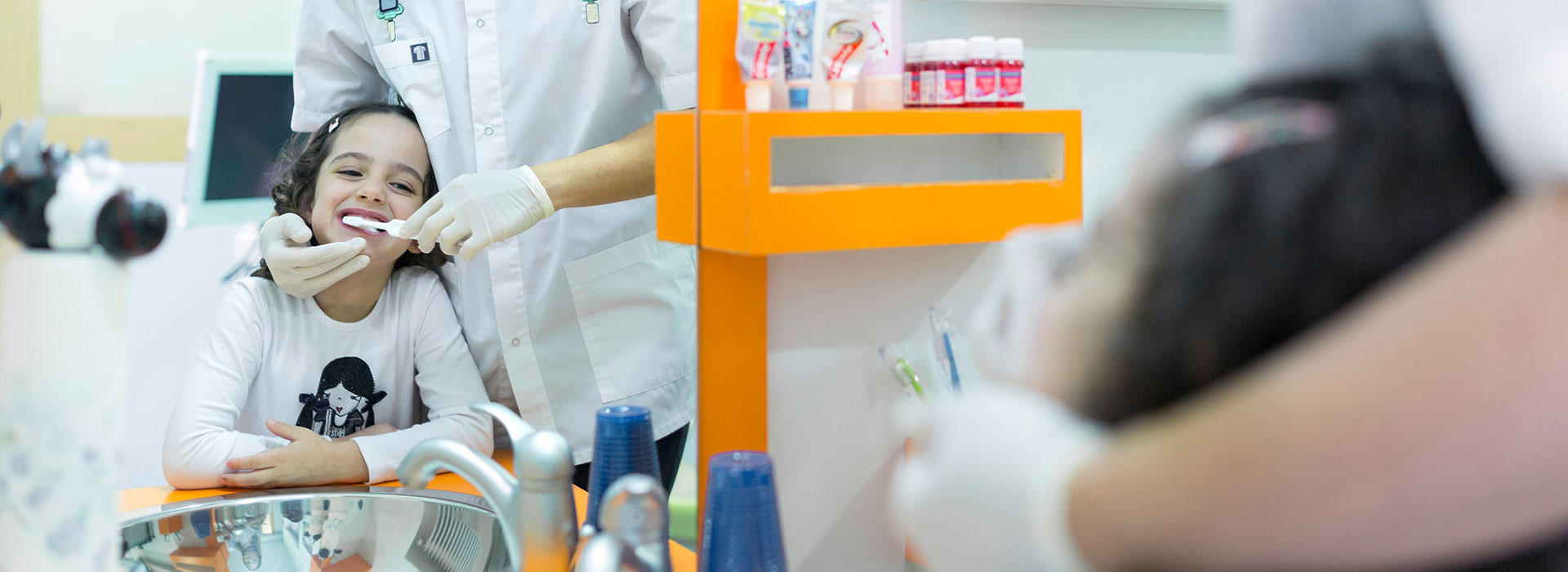 Παιδοδοντίατρος Βίκυ Ορ. Τασιούλα Οδοντίατρος Α.Π.Θ., ειδικευθείσα στην Παιδοδοντιατρική M Dent Sci Leeds Dental Institute, UK | Οδοντίατρος για παιδιά, εφήβους και ειδικούς ασθενείς | Πάροδος Γ. Ολυμπίου 1, 60132 Κατερίνη